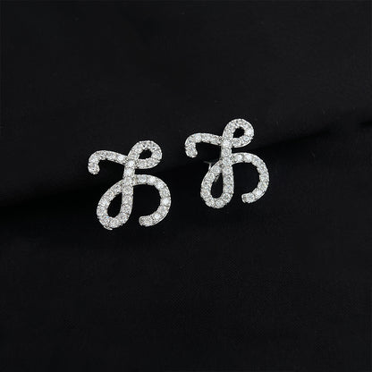 金色鋯石蝴蝶微鑲耳夾－細節特寫4｜https://igowo.tw/