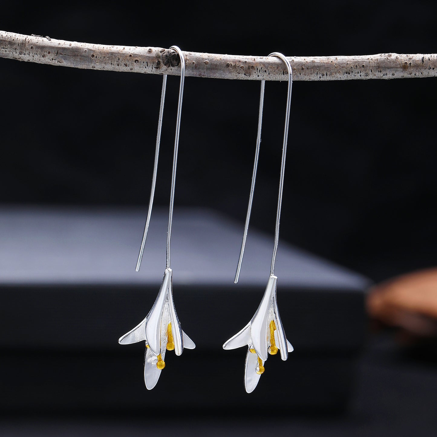 花朵長版復古耳環－第二視角實拍｜https://igowo.tw/