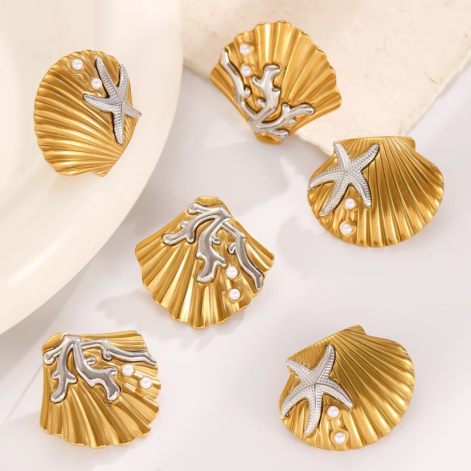 珍珠貝殼耳釘套組－細節特寫2｜https://igowo.tw/