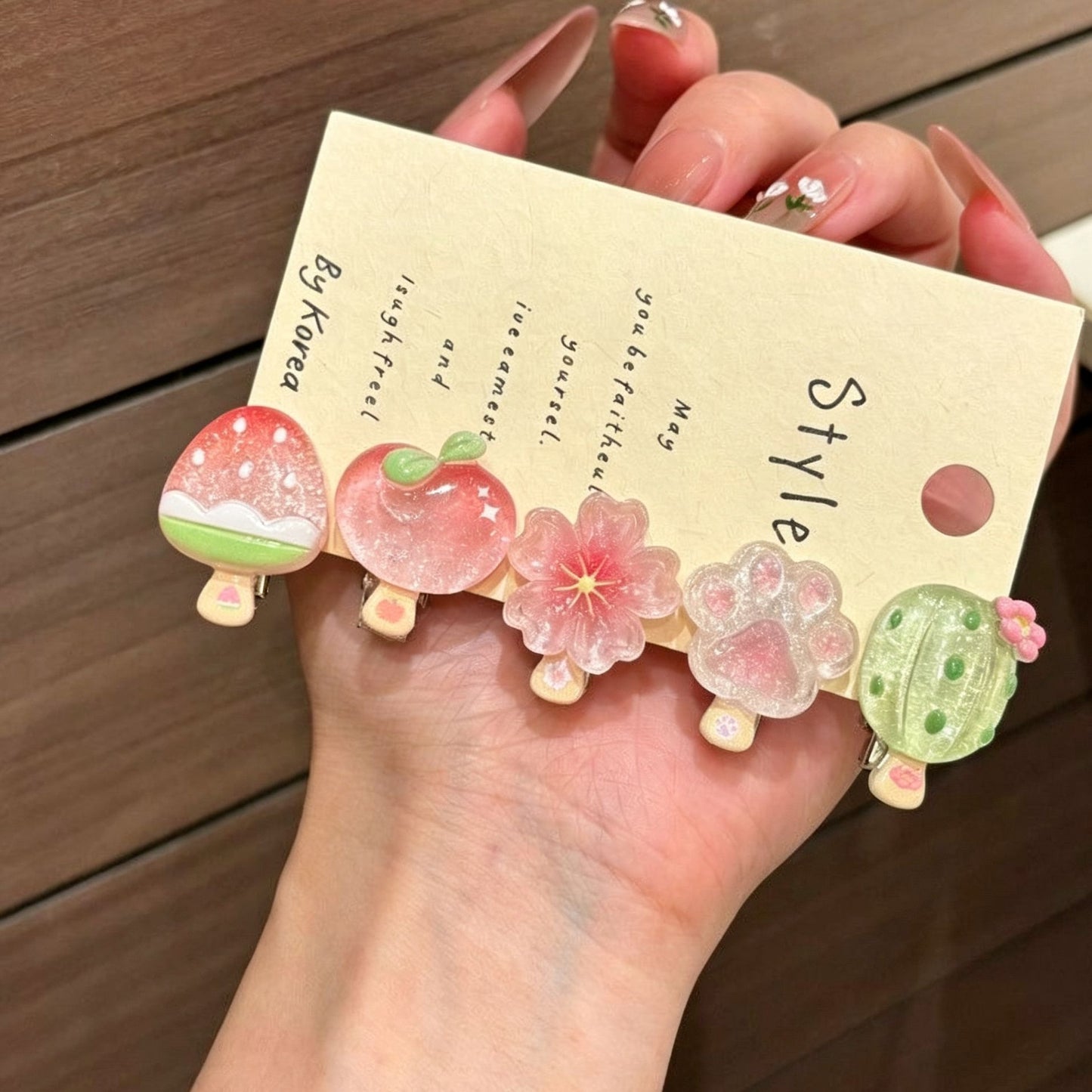 卡通水果小巧髮夾－細節特寫1｜https://igowo.tw/