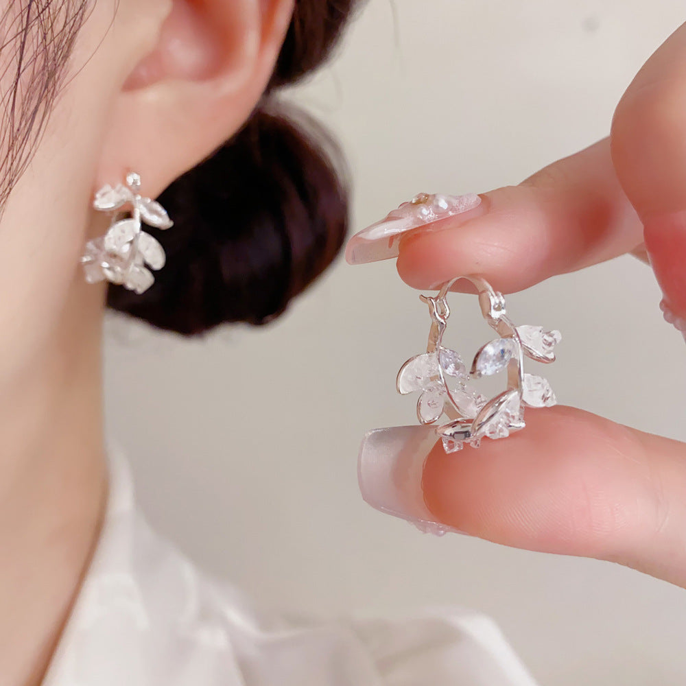 水晶樹葉簡約耳扣－商品主圖｜https://igowo.tw/