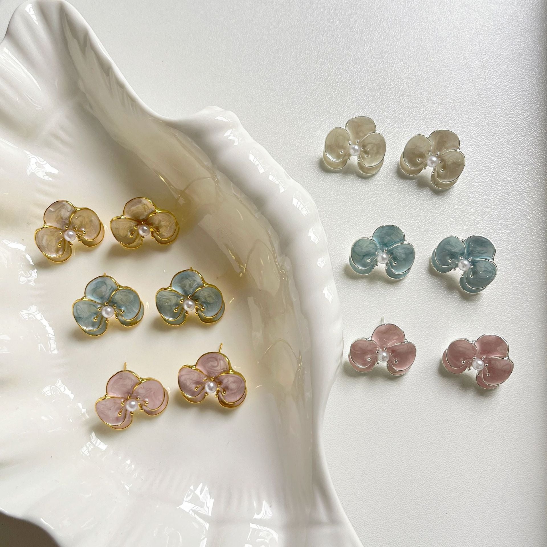 花朵簡約耳釘－商品主圖｜https://igowo.tw/