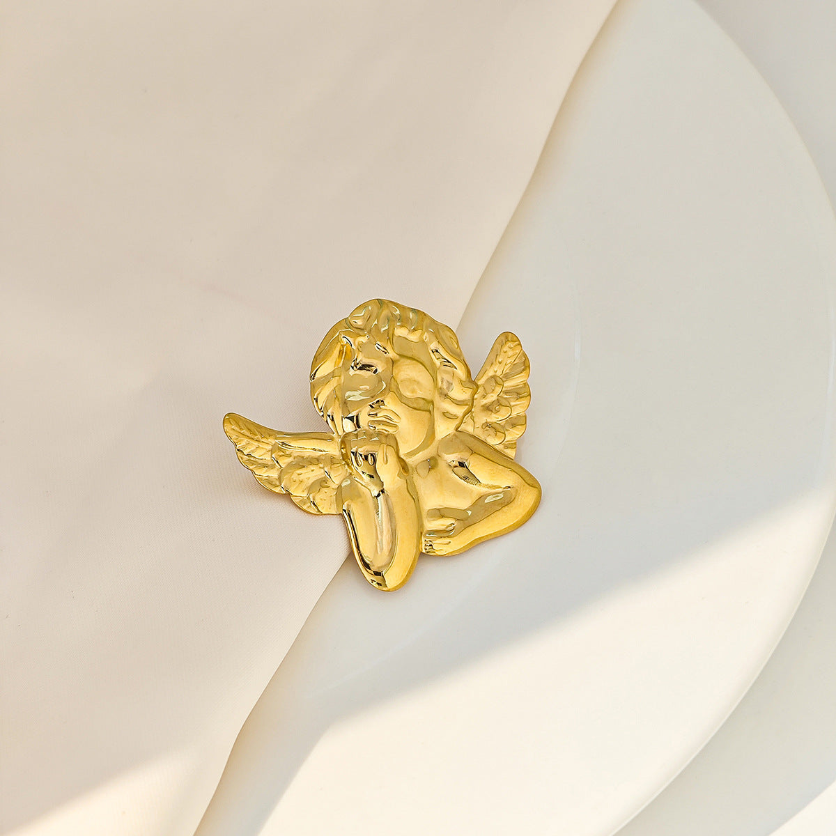 不鏽鋼天使太陽花胸針－/金色款細節｜https://igowo.tw/