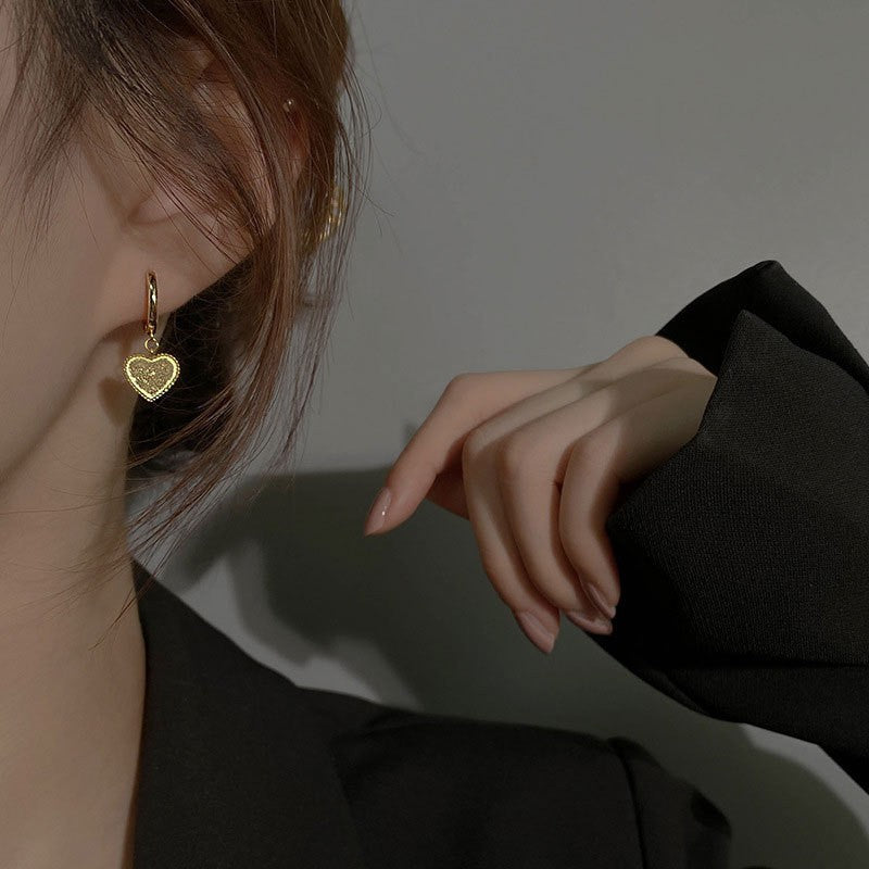 S925愛心不對稱耳釘－耳釘一對款細節｜https://igowo.tw/