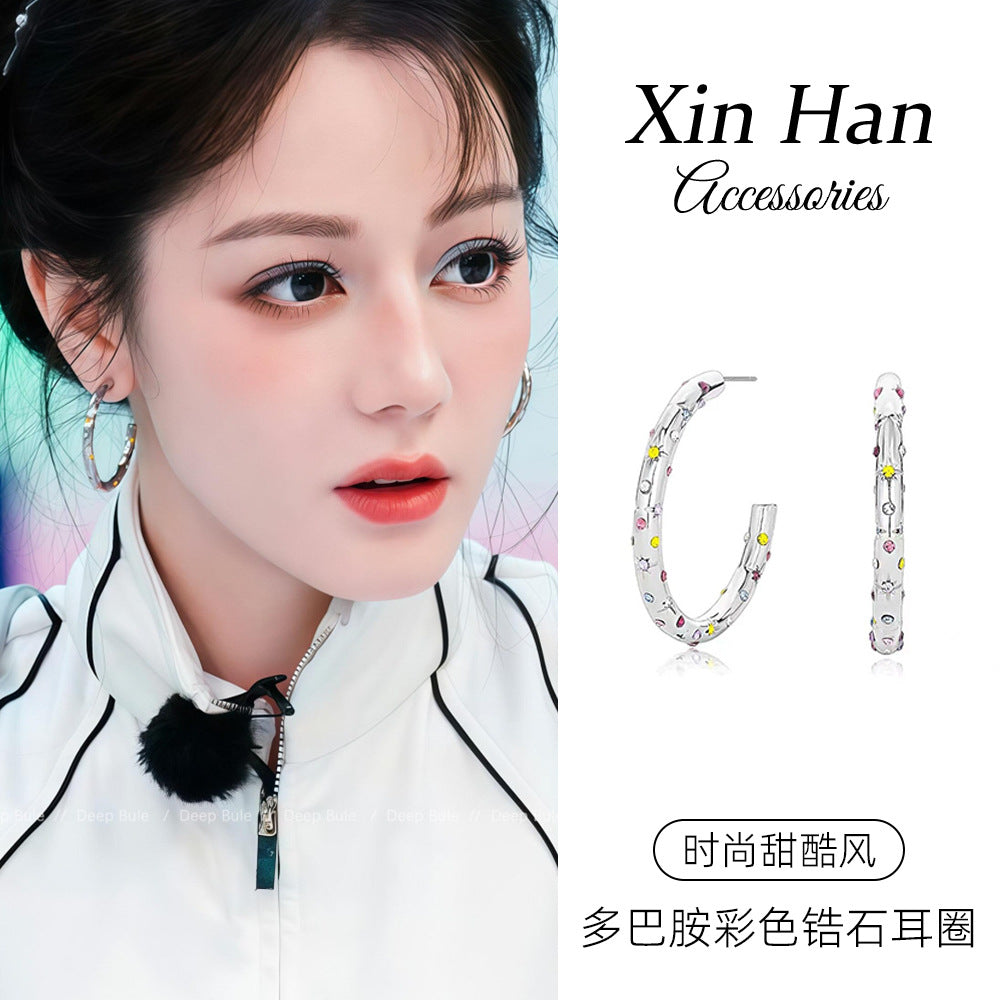 繽紛鋯石C形耳釘－商品主圖｜https://igowo.tw/