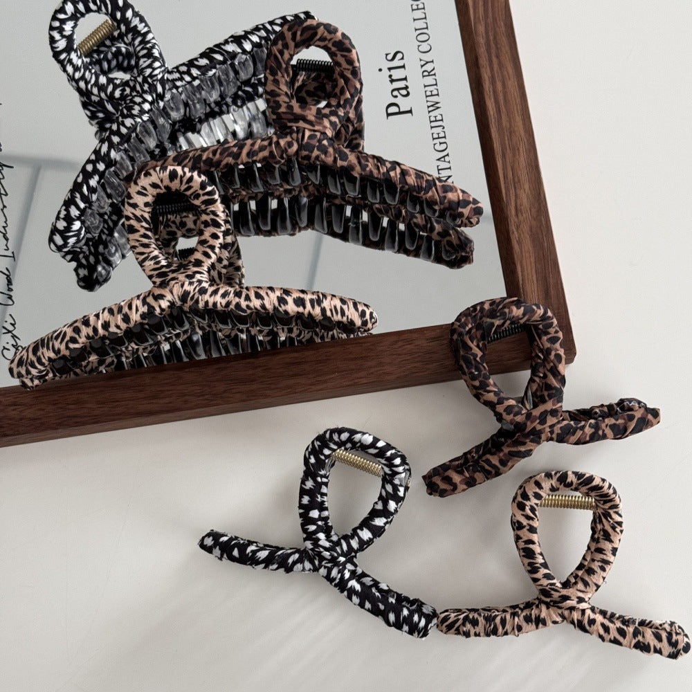 布面豹紋纏繞鯊魚夾－細節特寫1｜https://igowo.tw/