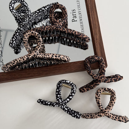 布面豹紋纏繞鯊魚夾－細節特寫1｜https://igowo.tw/