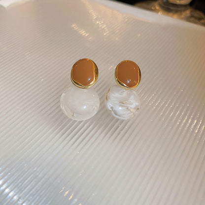 棕色銀針幾何復古耳環－細節特寫1｜https://igowo.tw/