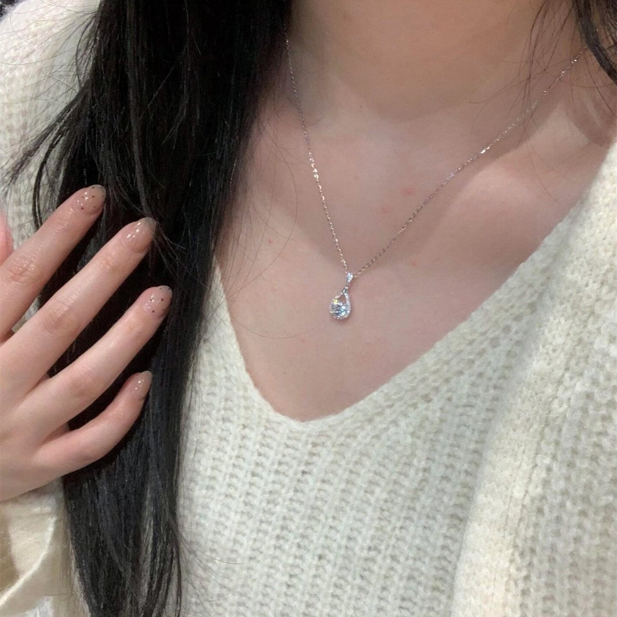 鋯石鈦鋼水滴墜飾項鍊－商品主圖｜https://igowo.tw/