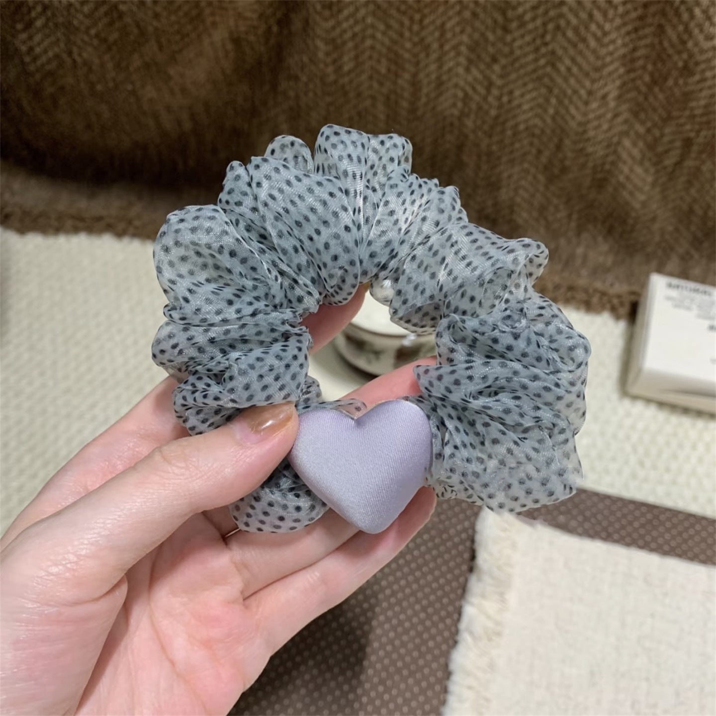 網紗愛心碎花髮圈－紅白格款細節｜https://igowo.tw/
