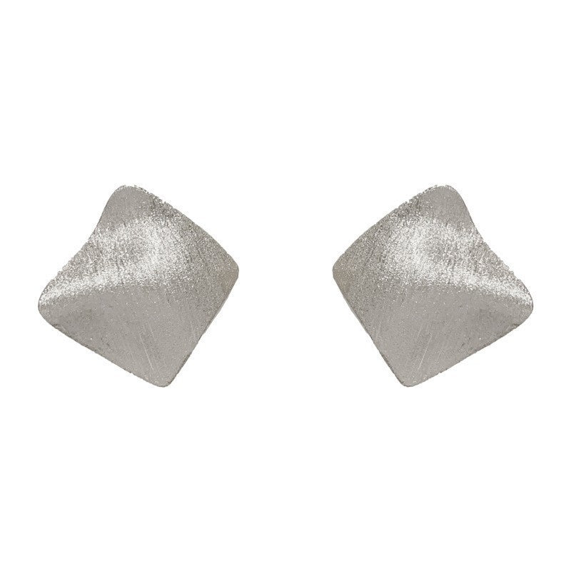 金屬拉絲復古耳環－細節特寫4｜https://igowo.tw/