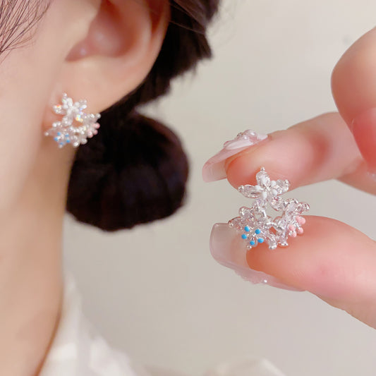 S925鋯石花朵小巧耳釘－商品主圖｜https://igowo.tw/