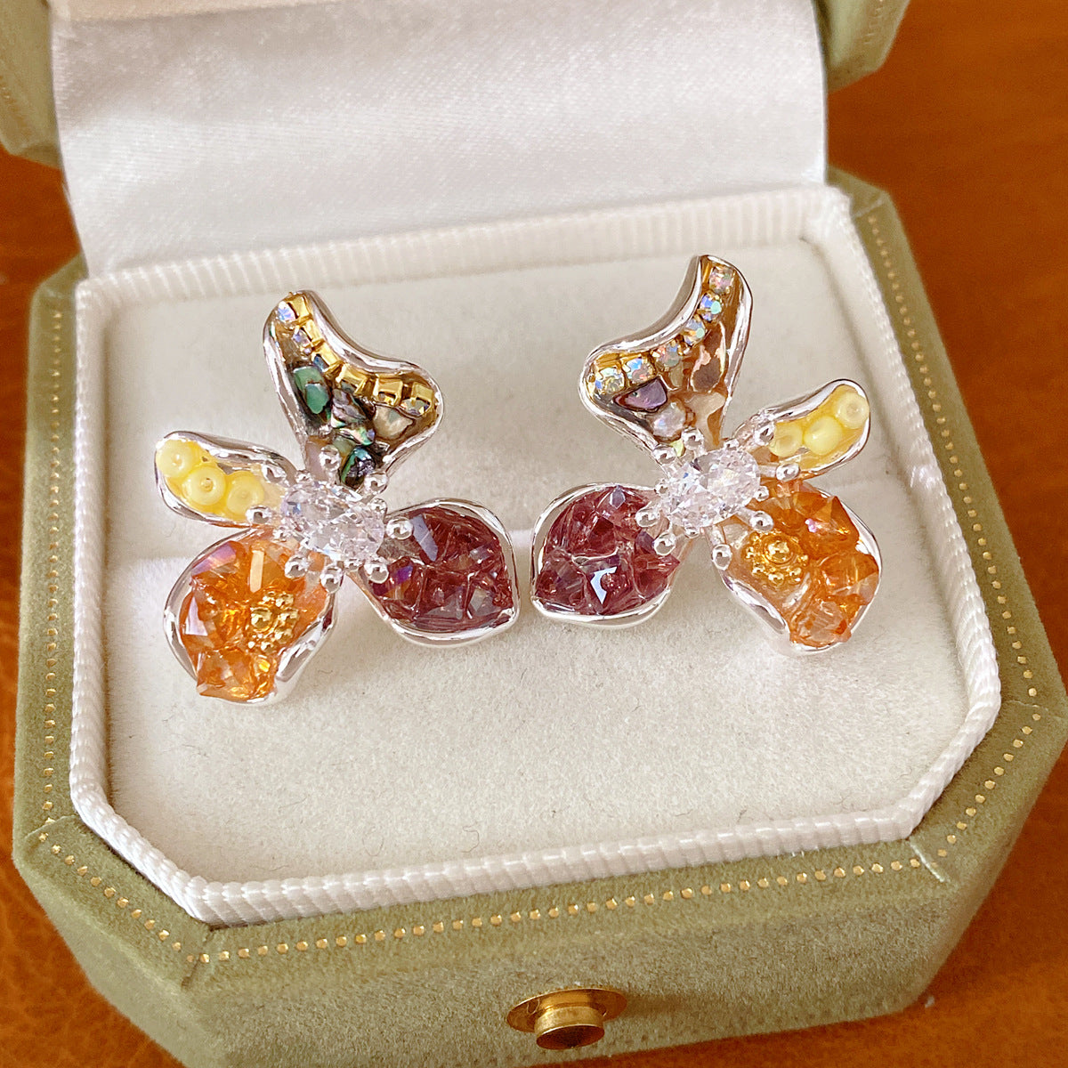 鋯石玻璃花朵耳釘