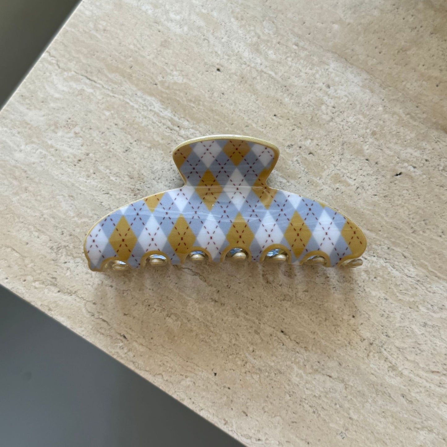 醋酸板材格紋鯊魚夾－藍格紋中號元寶款細節｜https://igowo.tw/