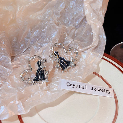 黑色琺瑯方形鑲鑽耳環－細節特寫5｜https://igowo.tw/