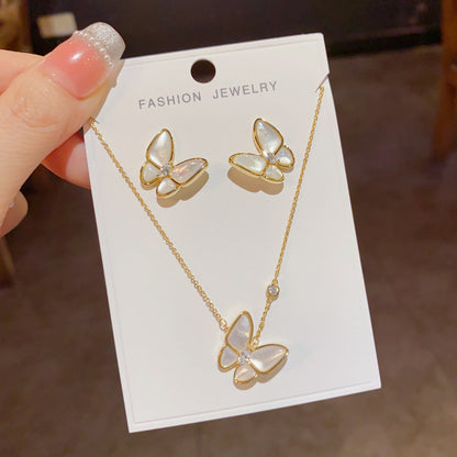 貝母蝴蝶項鍊耳環組－商品主圖｜https://igowo.tw/