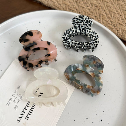 醋酸板材小巧鯊魚夾－米白色款細節｜https://igowo.tw/