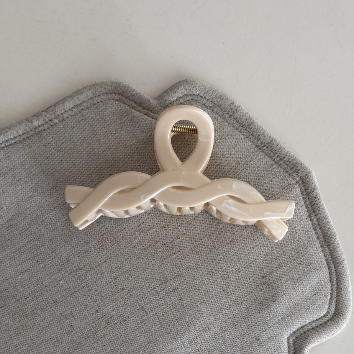 白色海星簡約鯊魚夾－細節特寫5｜https://igowo.tw/