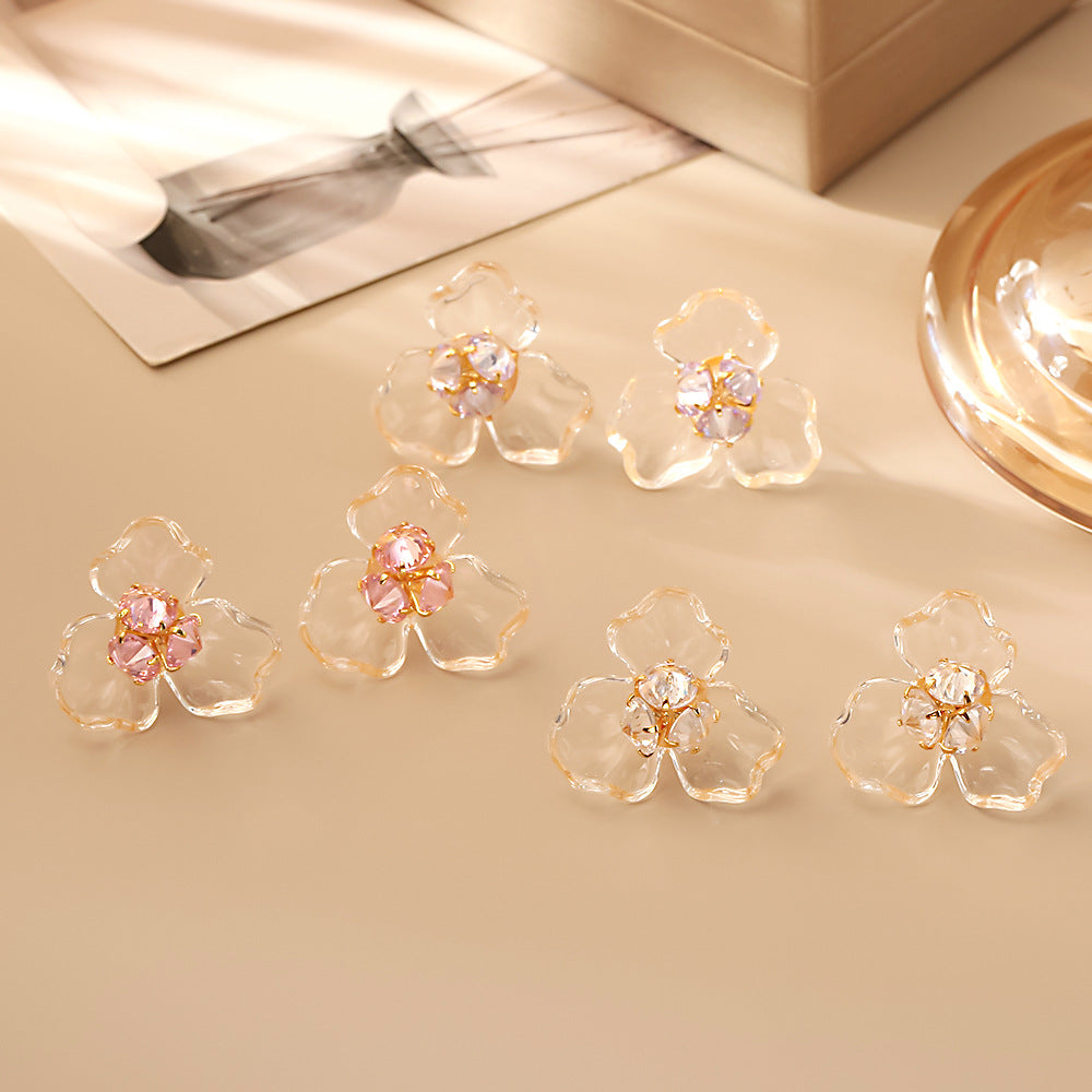 透明鋯石花朵耳釘－商品主圖｜https://igowo.tw/