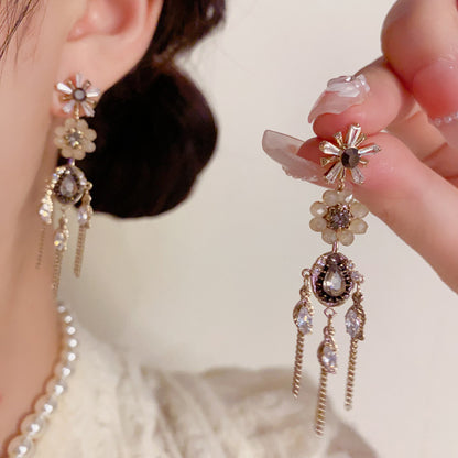 花朵水滴流蘇復古耳墜－商品主圖｜https://igowo.tw/