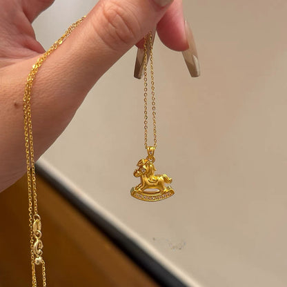 金色鋯石小馬墜飾項鍊－商品主圖｜https://igowo.tw/