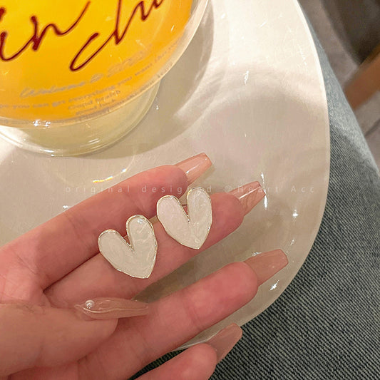 愛心復古耳環－商品主圖｜https://igowo.tw/