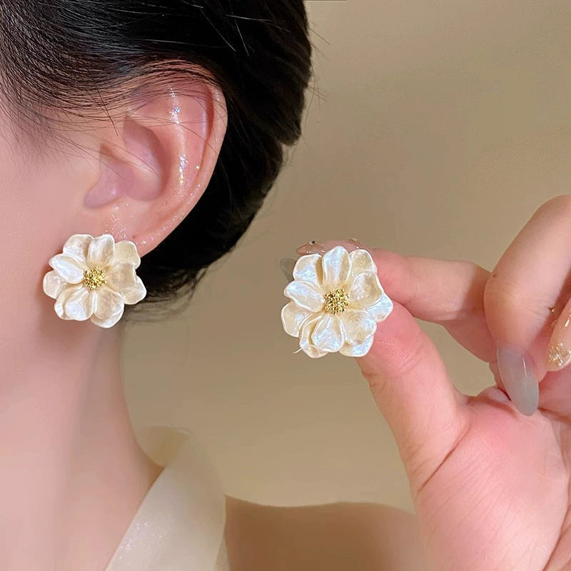 S925珍珠花朵耳環－細節特寫22｜https://igowo.tw/