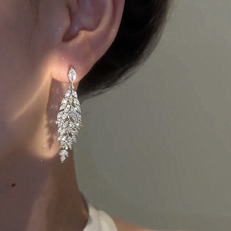 鋯石樹葉流蘇垂墜耳環－商品主圖｜https://igowo.tw/