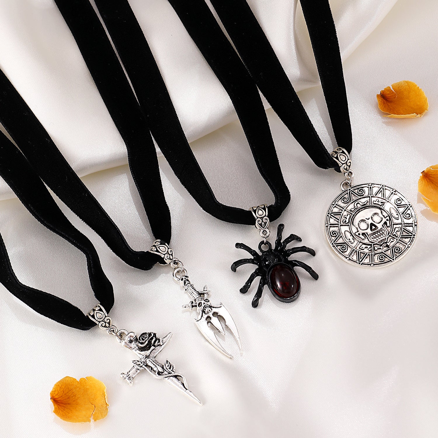 蜘蛛十字項鍊－細節特寫2｜https://igowo.tw/