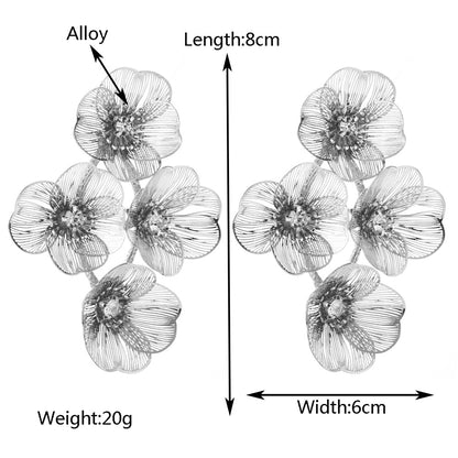 金屬花朵鏤空鑲鑽耳環－銀色款實拍｜https://igowo.tw/