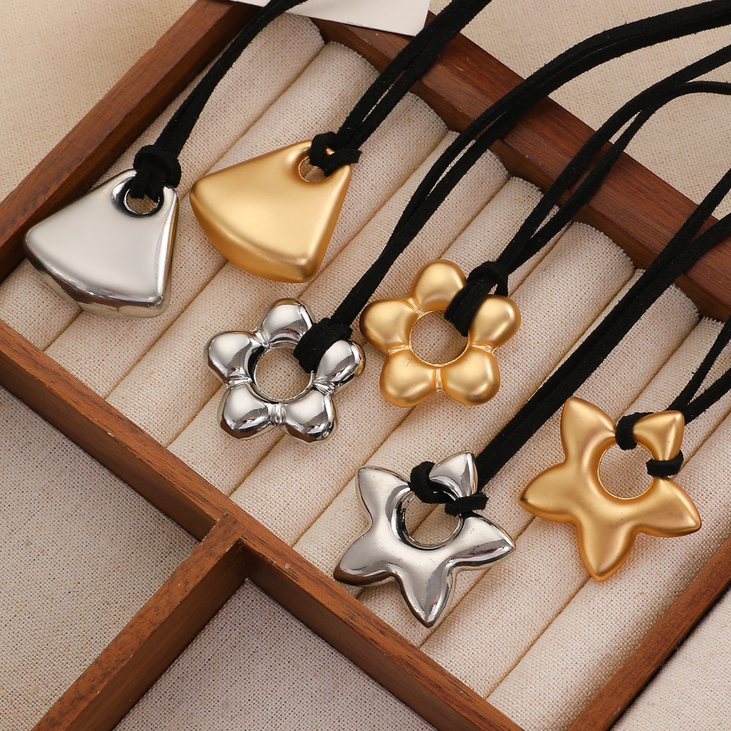 星星花朵拉絲墜飾項鍊－商品主圖｜https://igowo.tw/