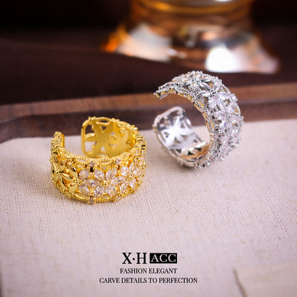 金色鋯石花朵鏤空戒指－第二視角實拍｜https://igowo.tw/