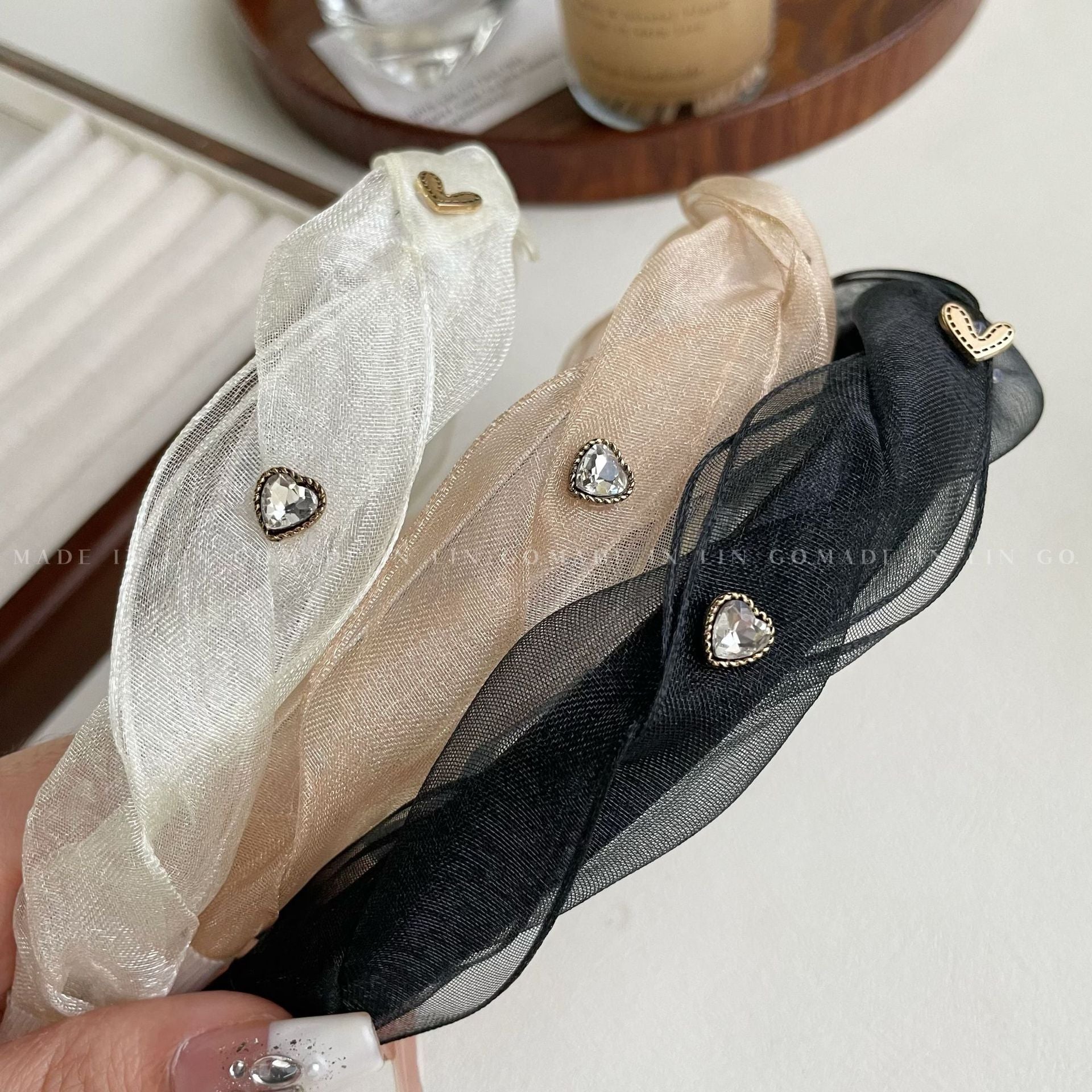 鋯石愛心編織髮箍－白色款實拍｜https://igowo.tw/
