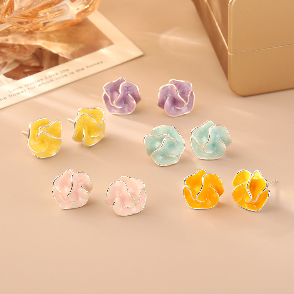 彩色琺瑯山茶花耳釘－商品主圖｜https://igowo.tw/