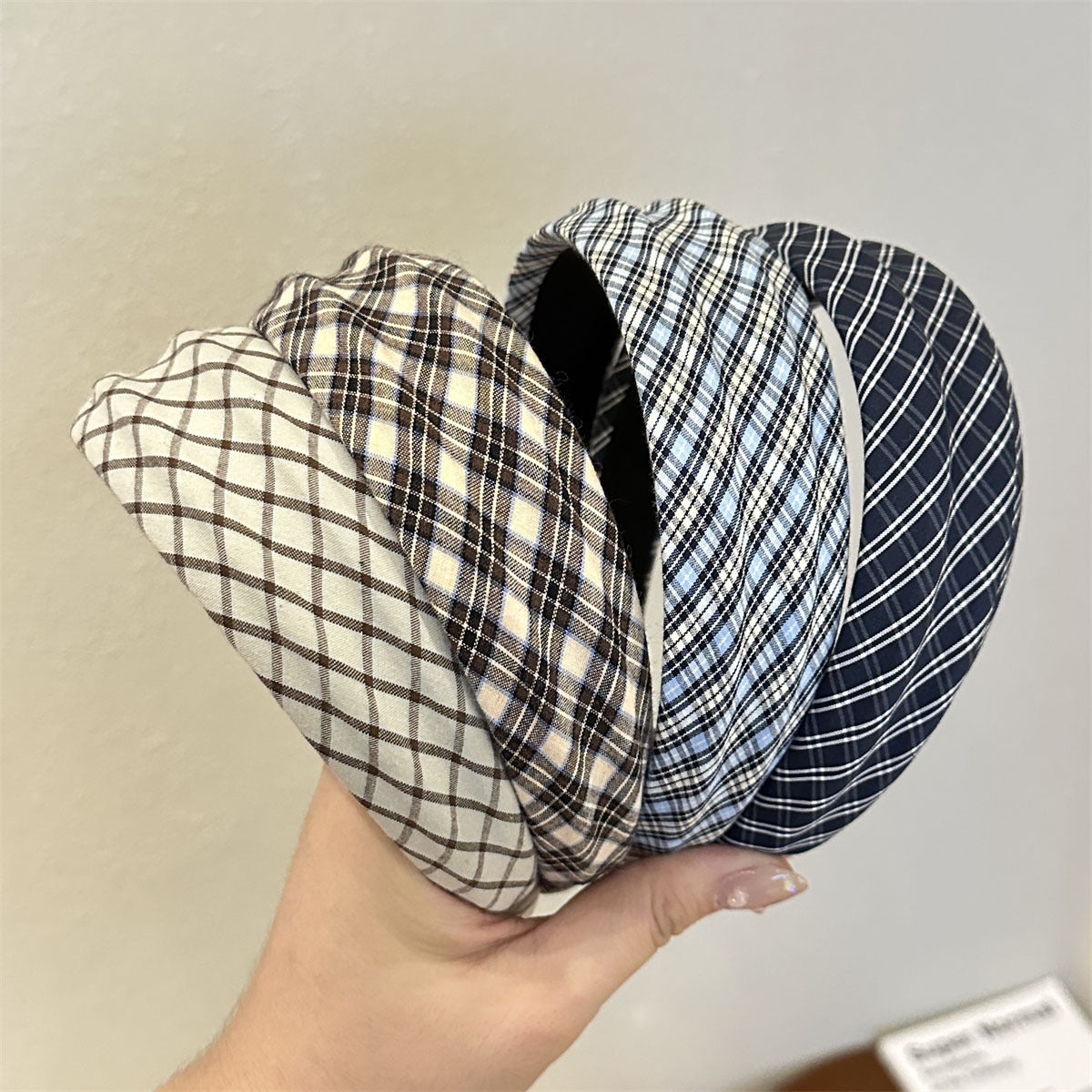 格紋寬版復古髮箍－商品主圖｜https://igowo.tw/