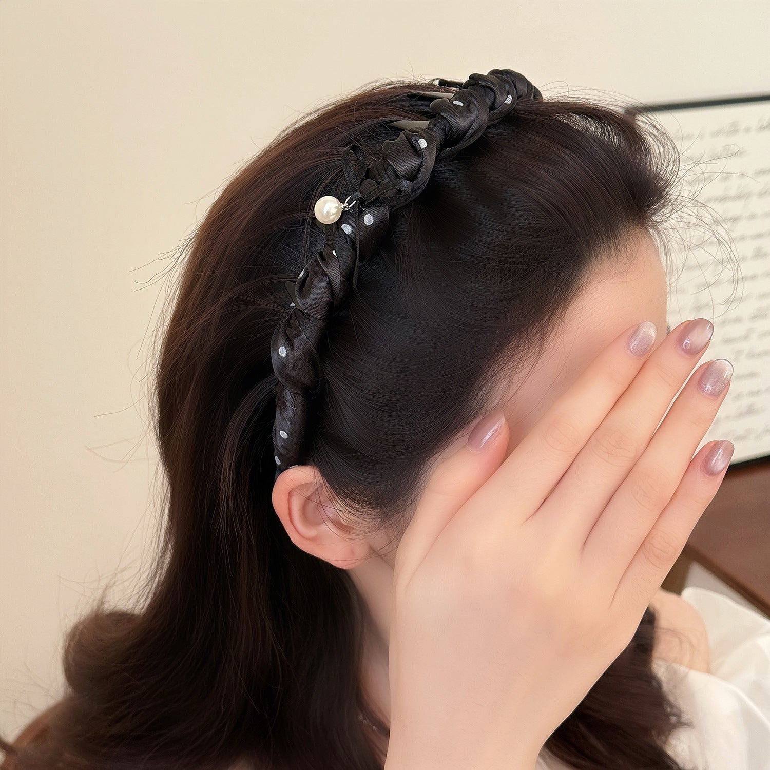 珍珠蝴蝶結纏繞髮箍－銀色髮箍款實拍｜https://igowo.tw/