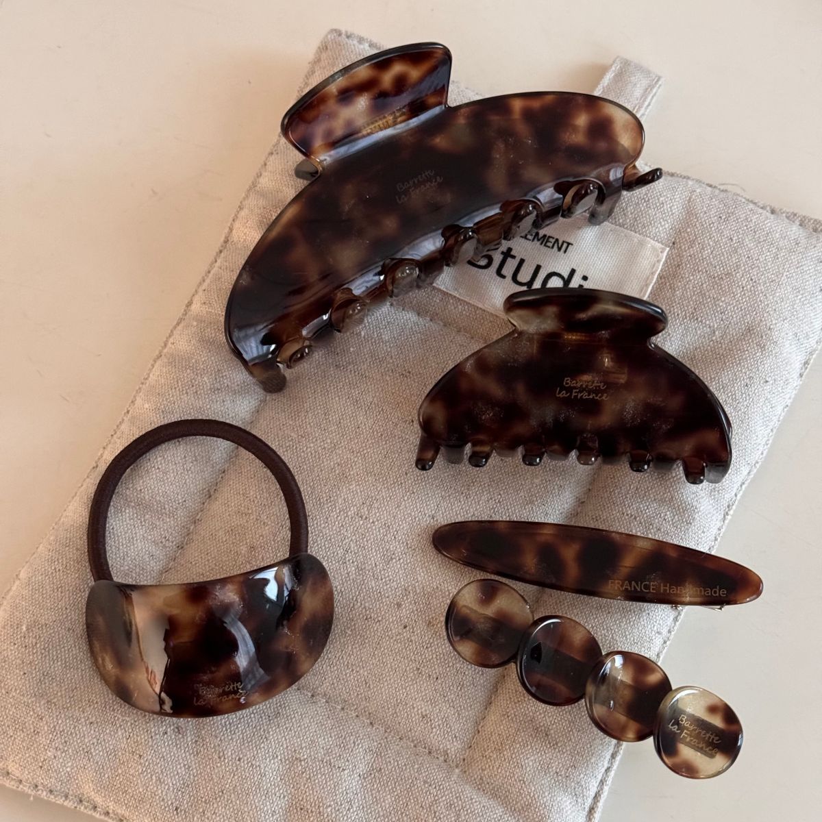 棕色珍珠鯊魚夾－細節特寫1｜https://igowo.tw/