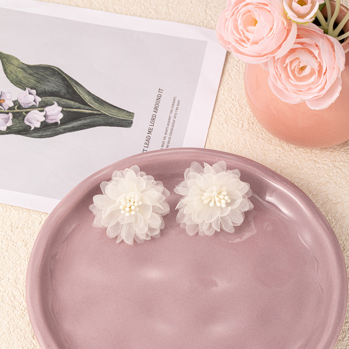 蕾絲花朵耳環－3/桃粉色款細節｜https://igowo.tw/