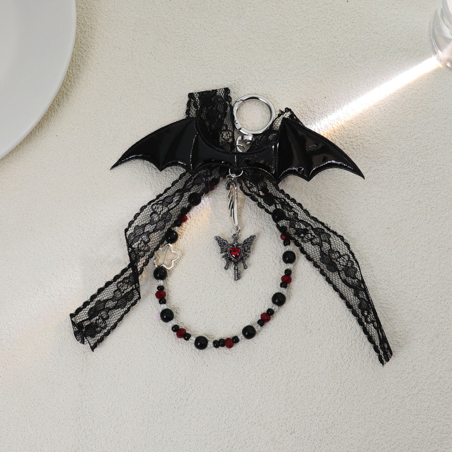 蕾絲蝴蝶結鑰匙吊飾－細節特寫40｜https://igowo.tw/
