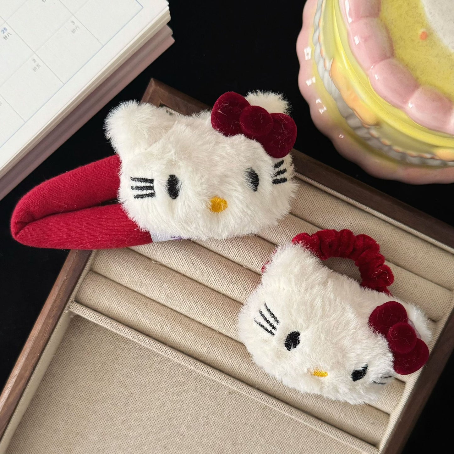 絨面貓咪髮夾－紅色貓咪髮圈款實拍｜https://igowo.tw/