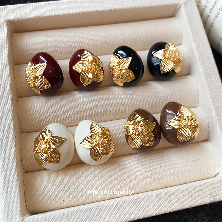 琺瑯花朵水滴復古耳釘－銀針-紅色款細節1｜https://igowo.tw/