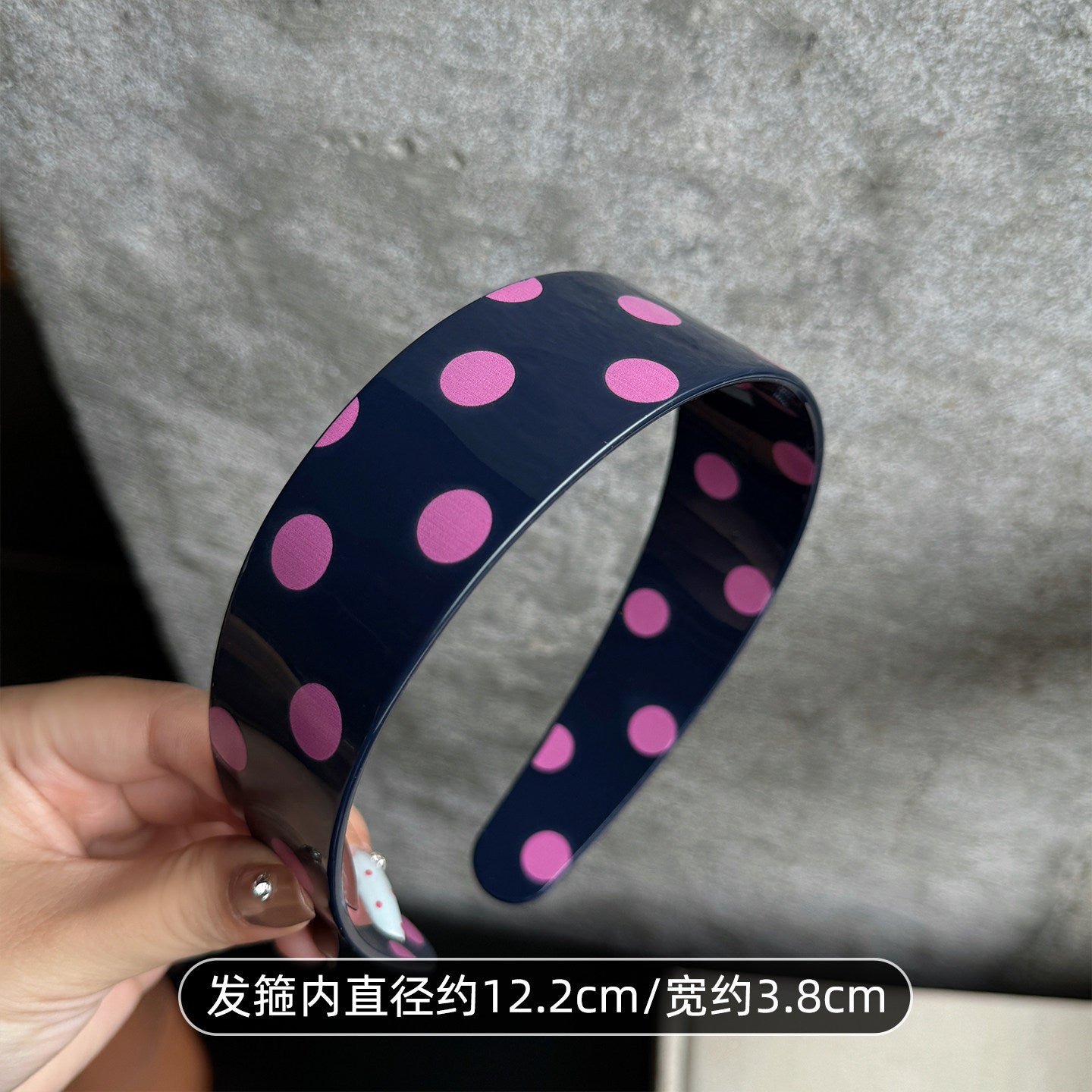 波點寬版復古髮箍－藏青款細節｜https://igowo.tw/