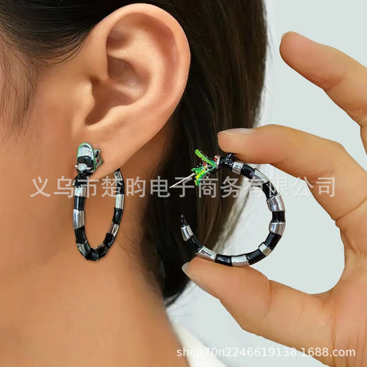 琺瑯誇張耳環－商品主圖｜https://igowo.tw/