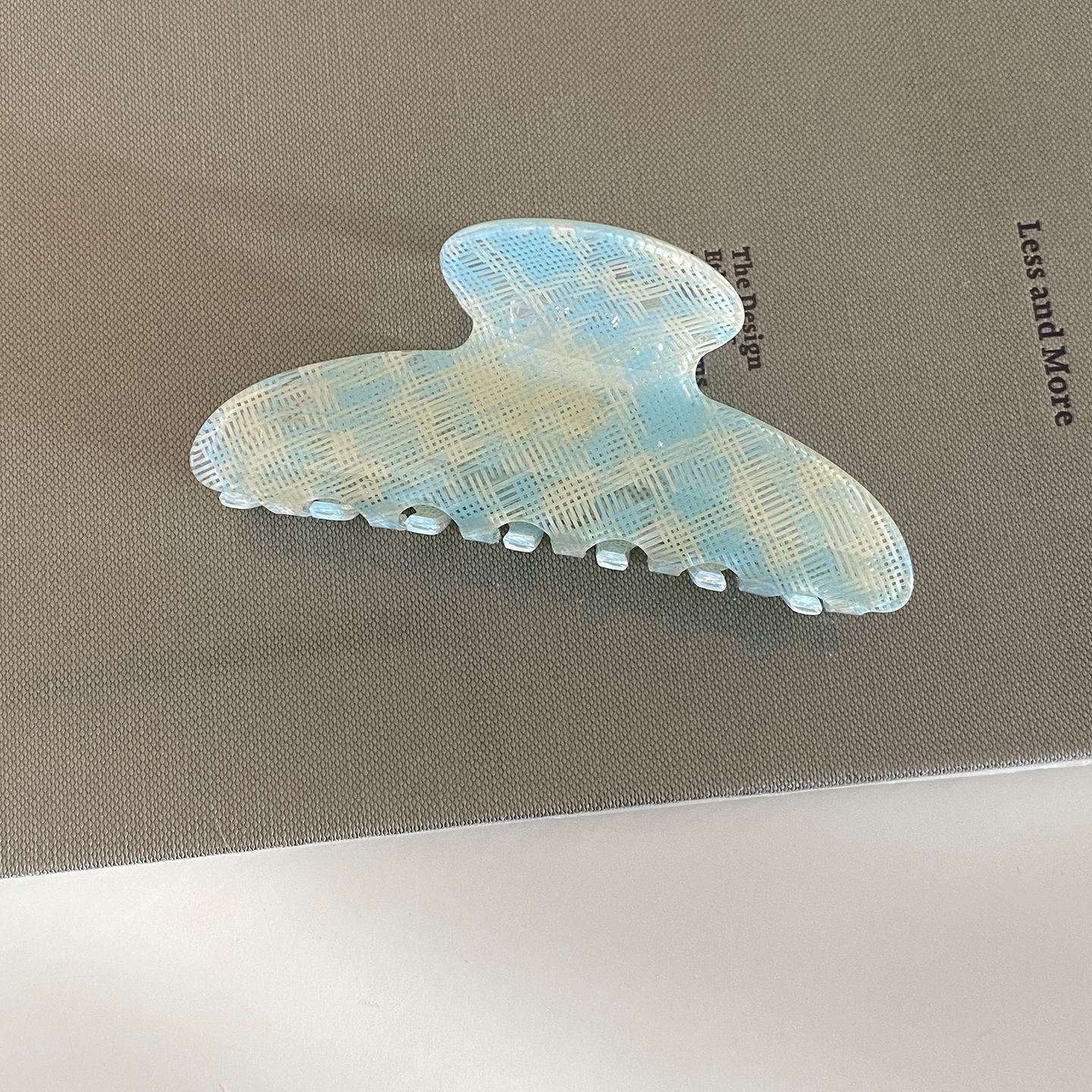 藍色格紋簡約鯊魚夾