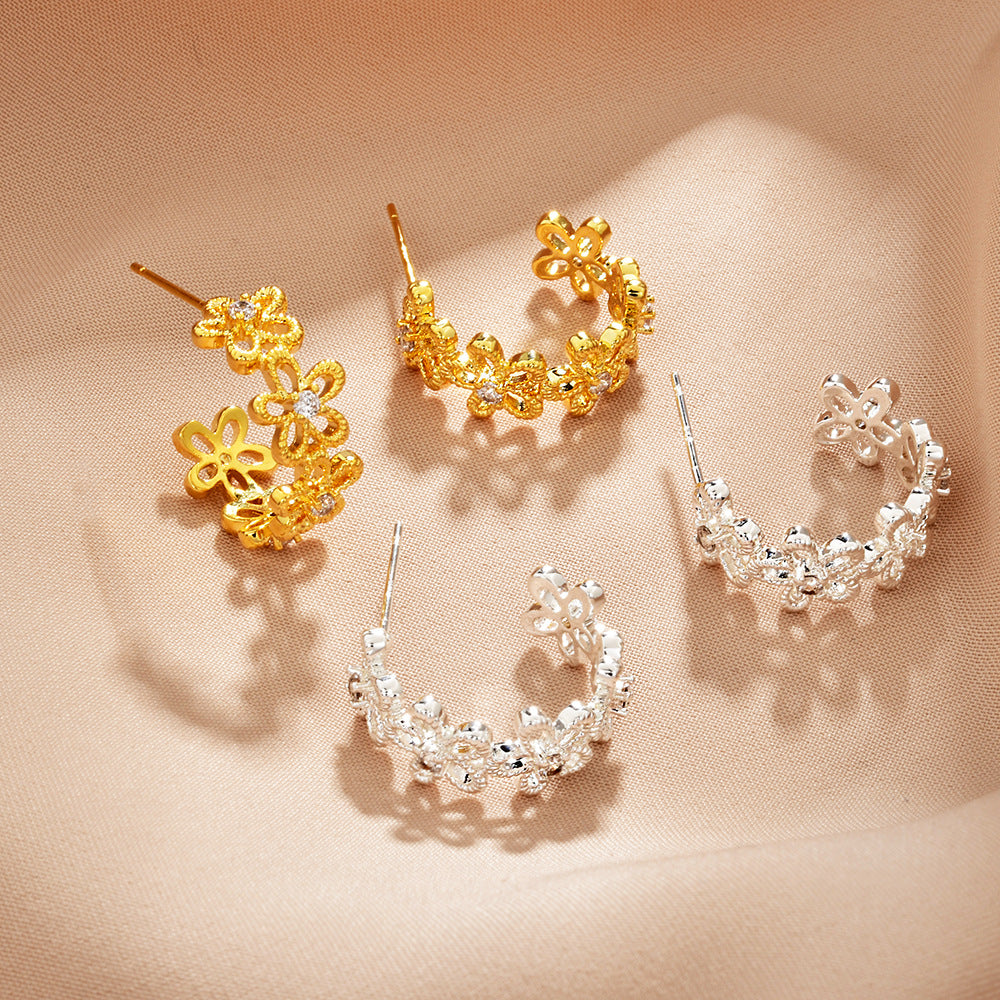 蕾絲鋯石花朵C形耳釘－商品主圖｜https://igowo.tw/