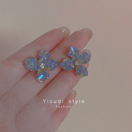 藍色水晶花朵耳環－商品主圖｜https://igowo.tw/