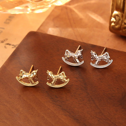 金色碎冰小馬耳釘－商品主圖｜https://igowo.tw/