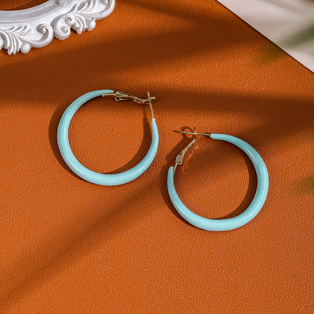S925彩色琺瑯圓圈簡約耳環－細節特寫1｜https://igowo.tw/