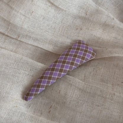 布面格紋簡約髮夾－細節特寫5｜https://igowo.tw/