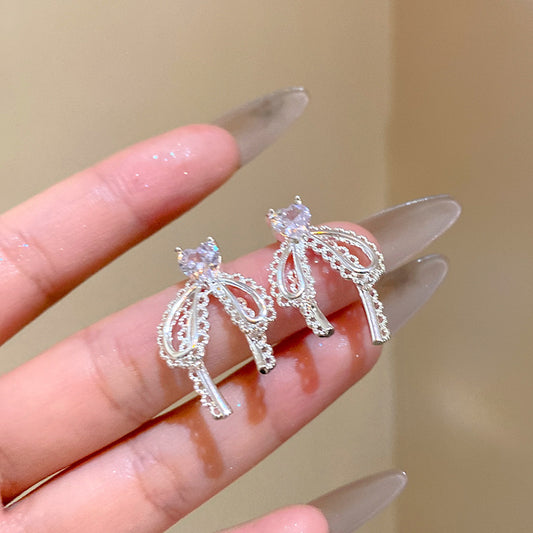 蕾絲蝴蝶結愛心耳環－商品主圖｜https://igowo.tw/